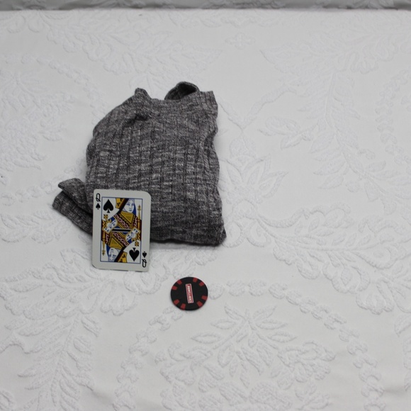 Sadie Robertson  Wild Blue SZ Small Grey Knit Top - Picture 5 of 5